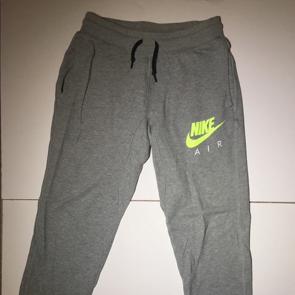 nike joggers size